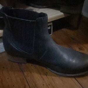 Freebird. My favorite brand. These r blk booties. Point toe. Low heel. Slip on.